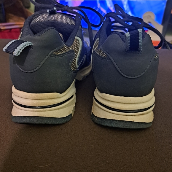 725 Running Shoes - Picture 3 of 9